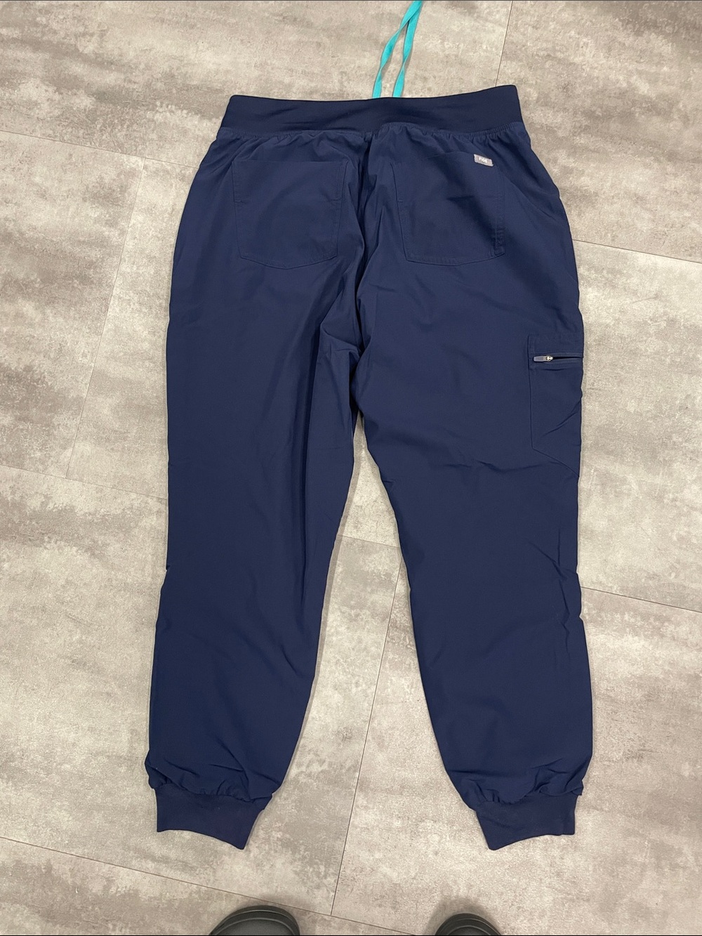 Sz Large 2 sets (4 pieces) navy blue, FIGS scrubs (Zamora joggers Catarina tops - Picture 7 of 15